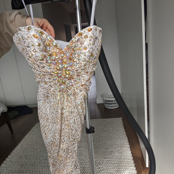 La Femme prom dress size 0 - Picture 5 of 7